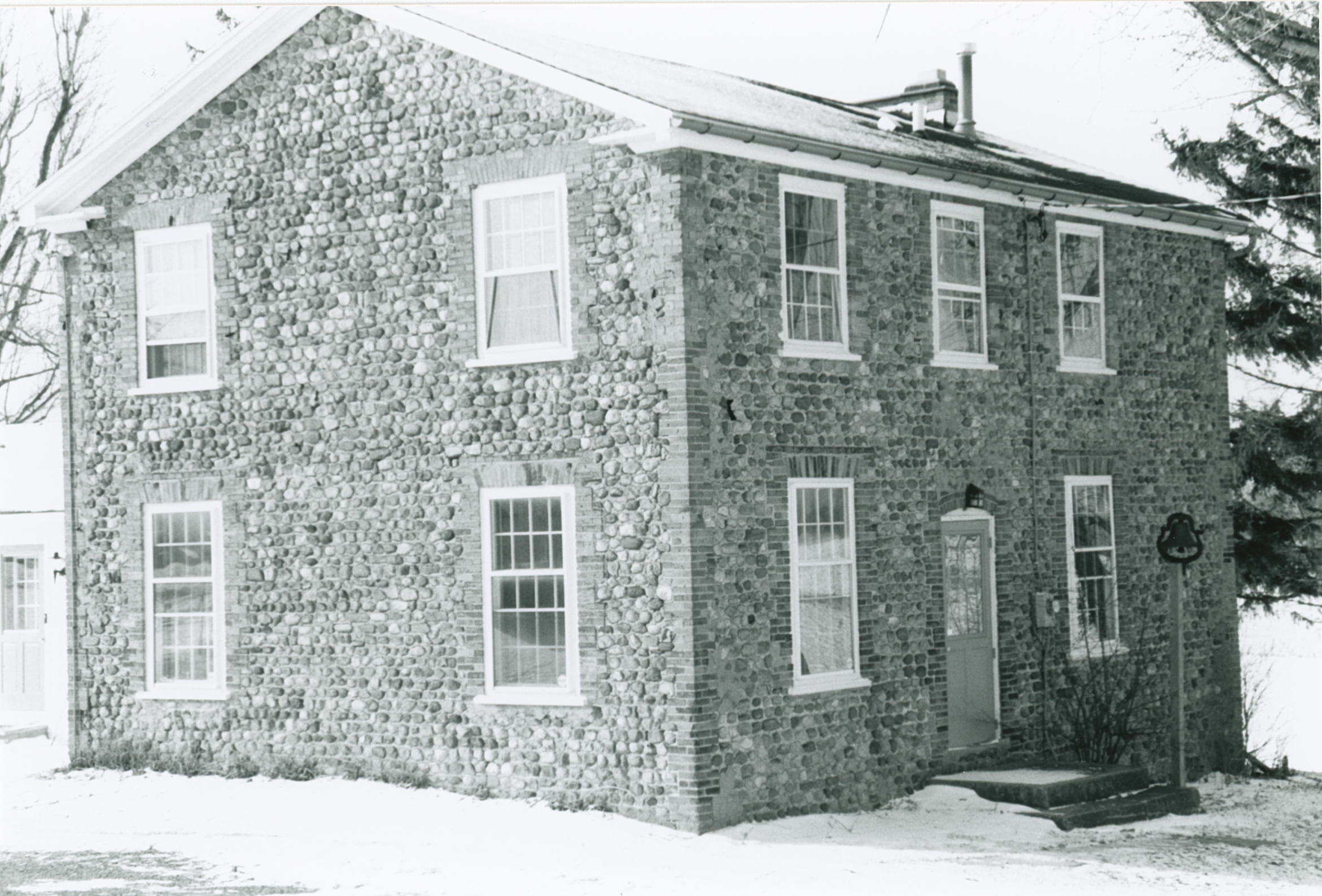 Hen-7 255 Tobin Rd 2